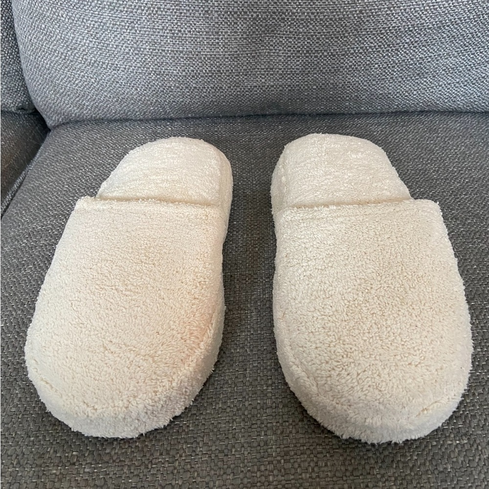 New Homedics Massageing Slippers
With Smart Form Battery Operated
Size S/M